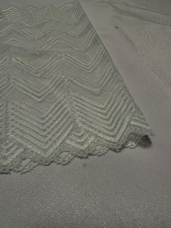 Shorty de Encaje con Diseño Chevron