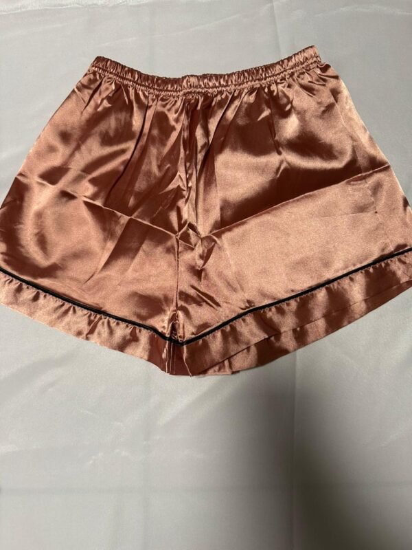 Pijama de Satén Corta con Ribetes Negros